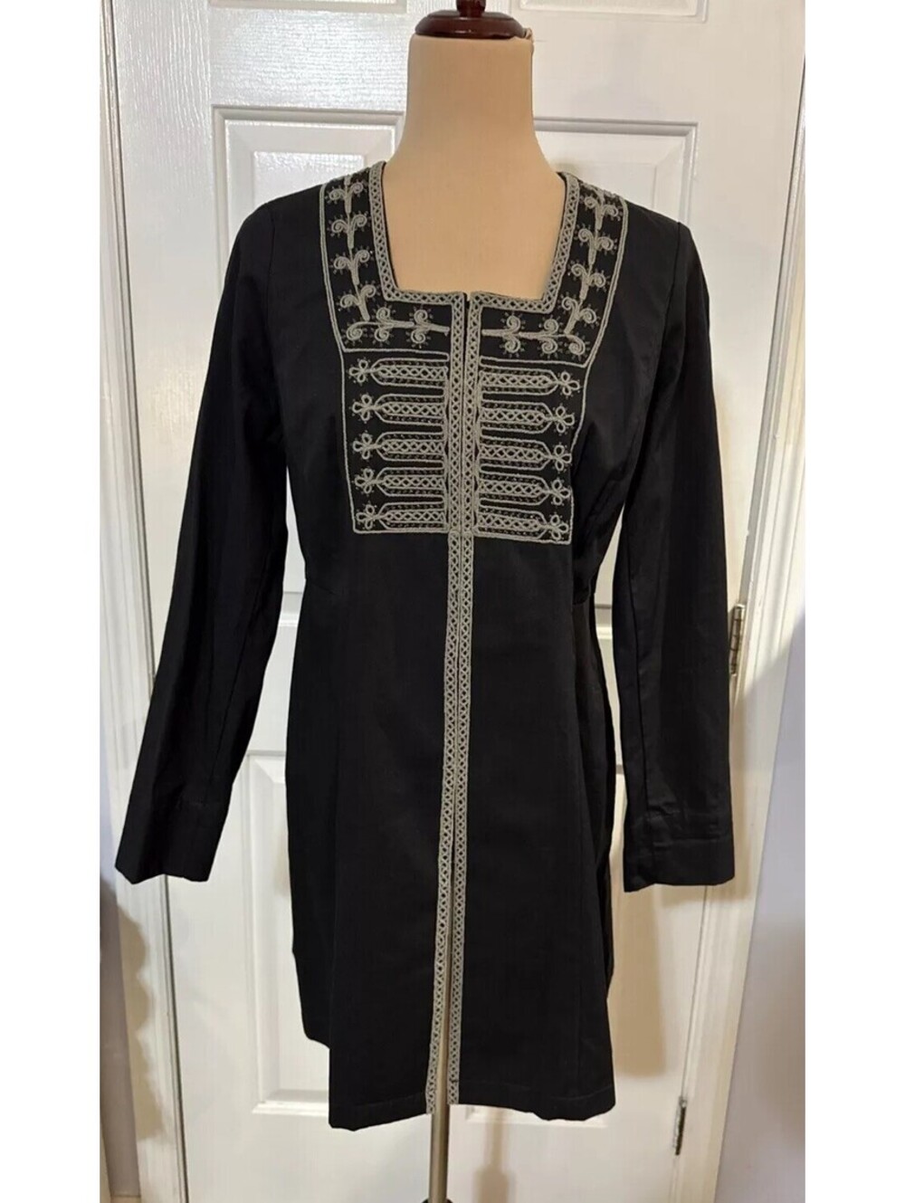 CAbi Embroidery Beaded Accent Hook Button Up Black Long sleeve Jacket Size 4